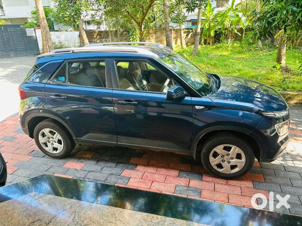Hyundai Venue 2020 Petrol Well Maintained ( All Are new tyres)