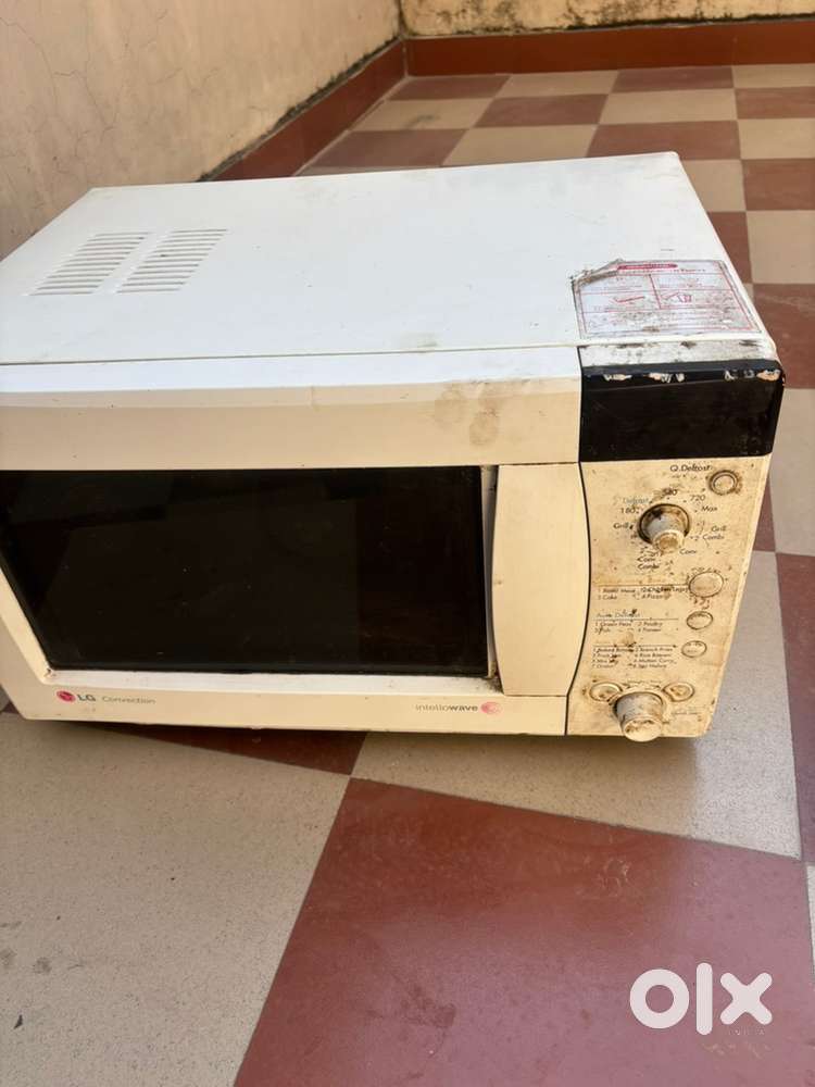 Lg micro wave in good working condition