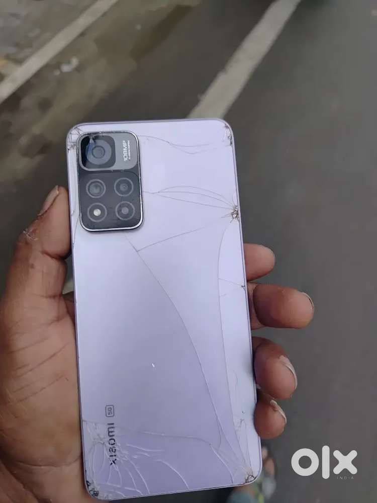 11i  back panel crck  6 128