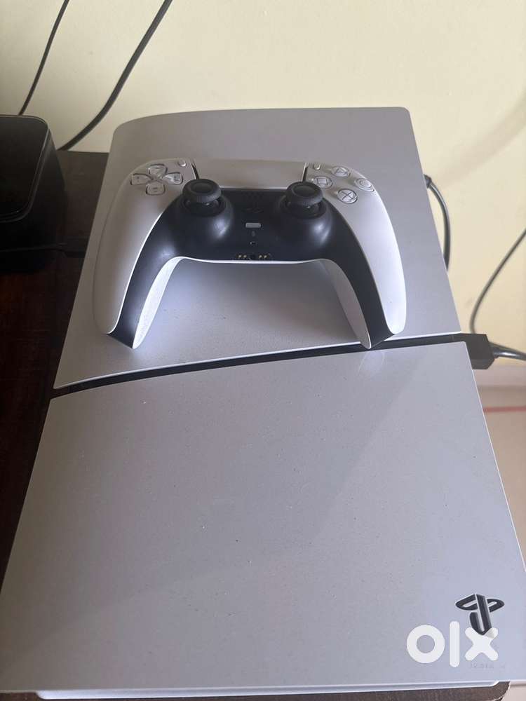 Playstation 5 digital  (hardly used one month)