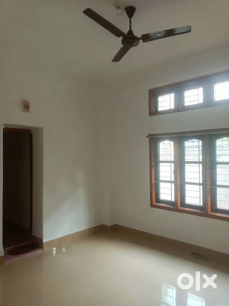 Independent One BHK RCC part available for rent at Six Mile,Rent 10K