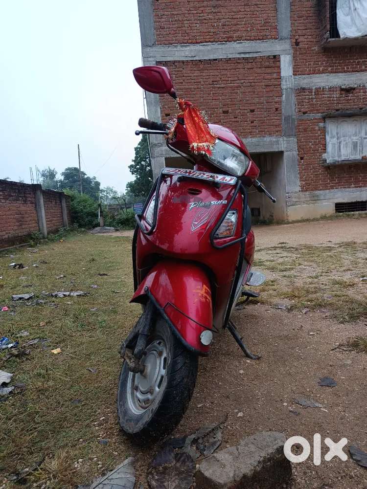 Hero honda pleasure one hand scooty