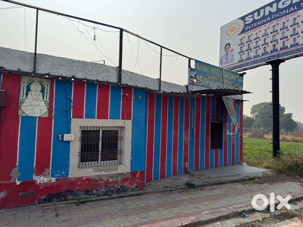 On road hotel indoor outdoor sitting