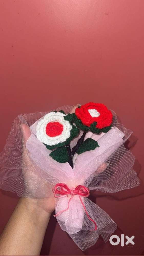 Handmade Crochet Flower Bouquet (Red & White)