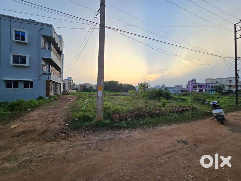 3000 sqft corner land for sale in patia.