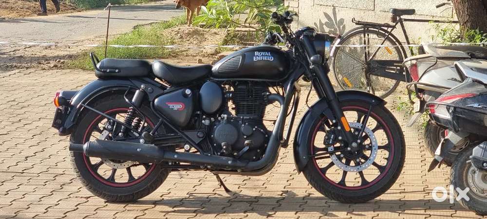 Bullet classic 350cc maat balck