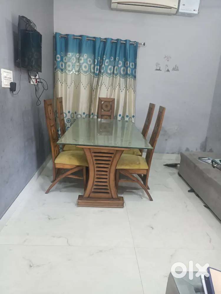Teek Wood (सागौन की लकड़ी) Dinner table, with 6 chairs