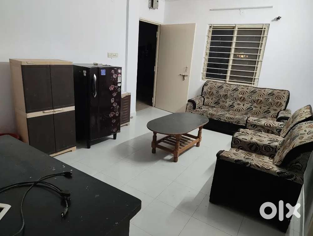 2 bhk flat fully furnished in trilanga colony