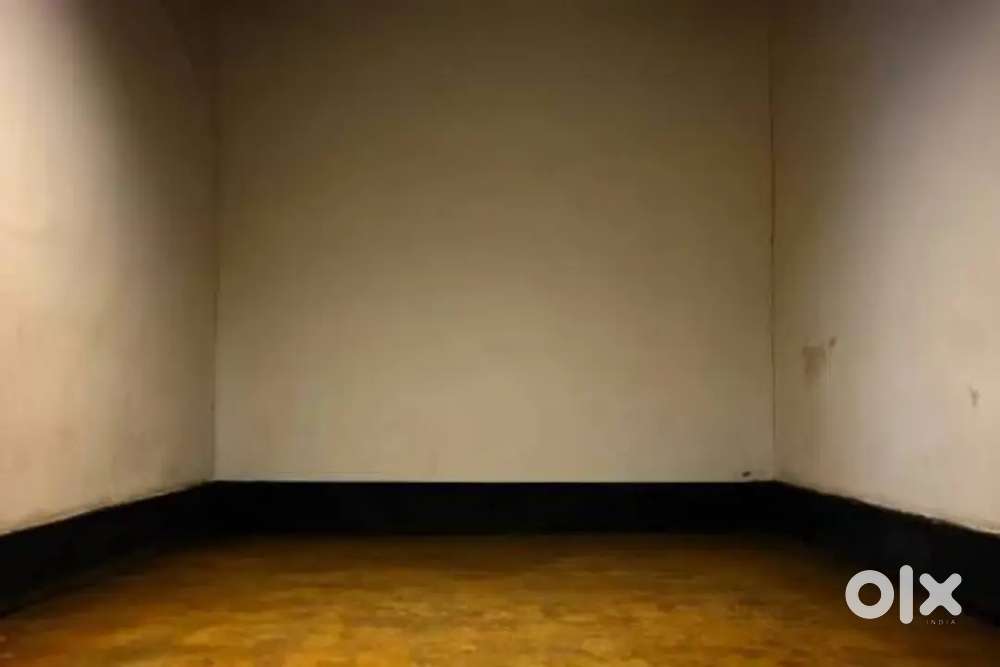 To-Let A room on rent किराए पर एक कमरा खाली है 
बड़ा कमरा हैं 13*17 का