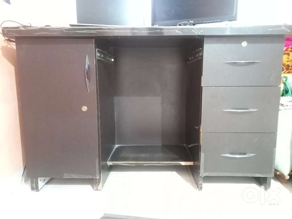Computer table