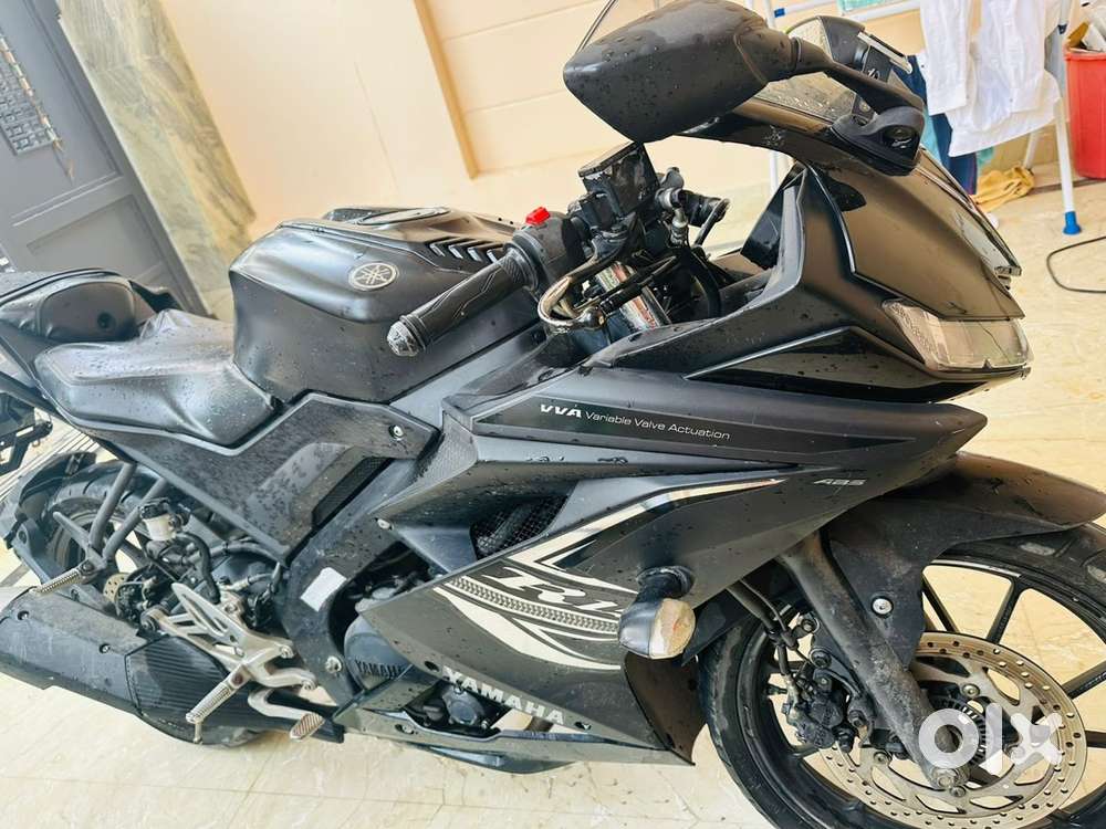 Yamaha R15 black