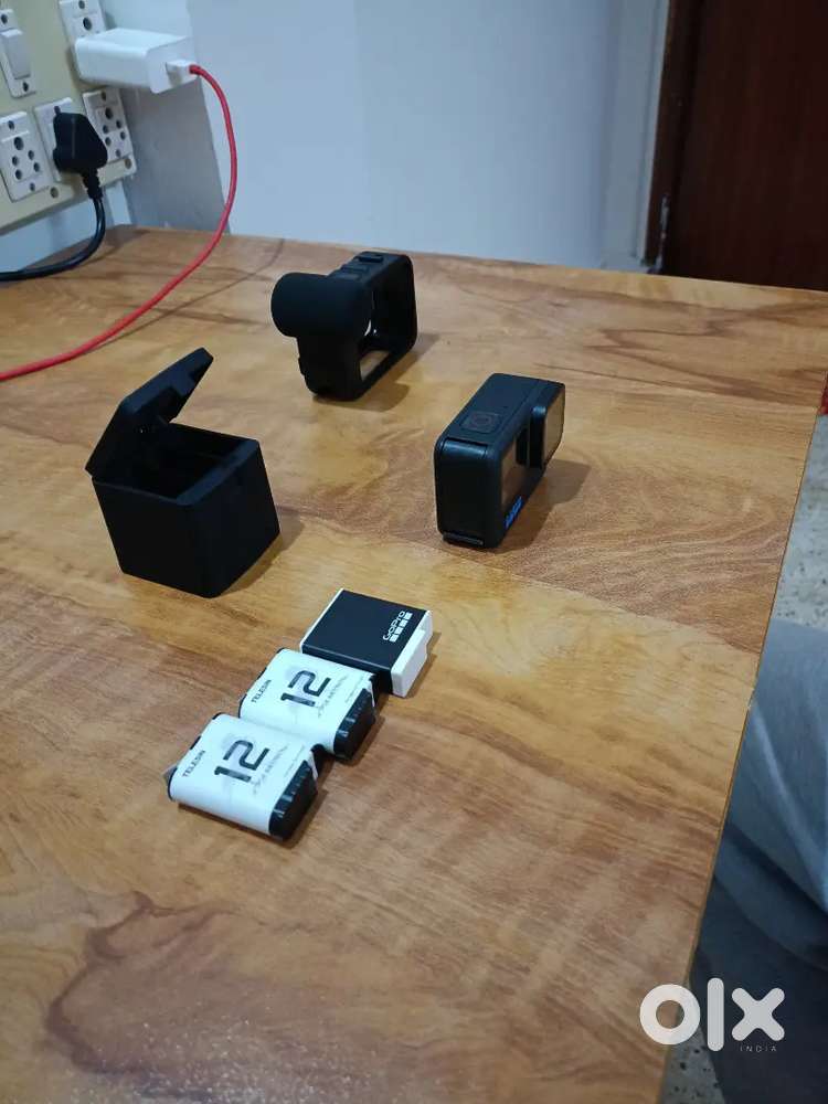 Go pro hero 11 black with media mod and 3 batteries