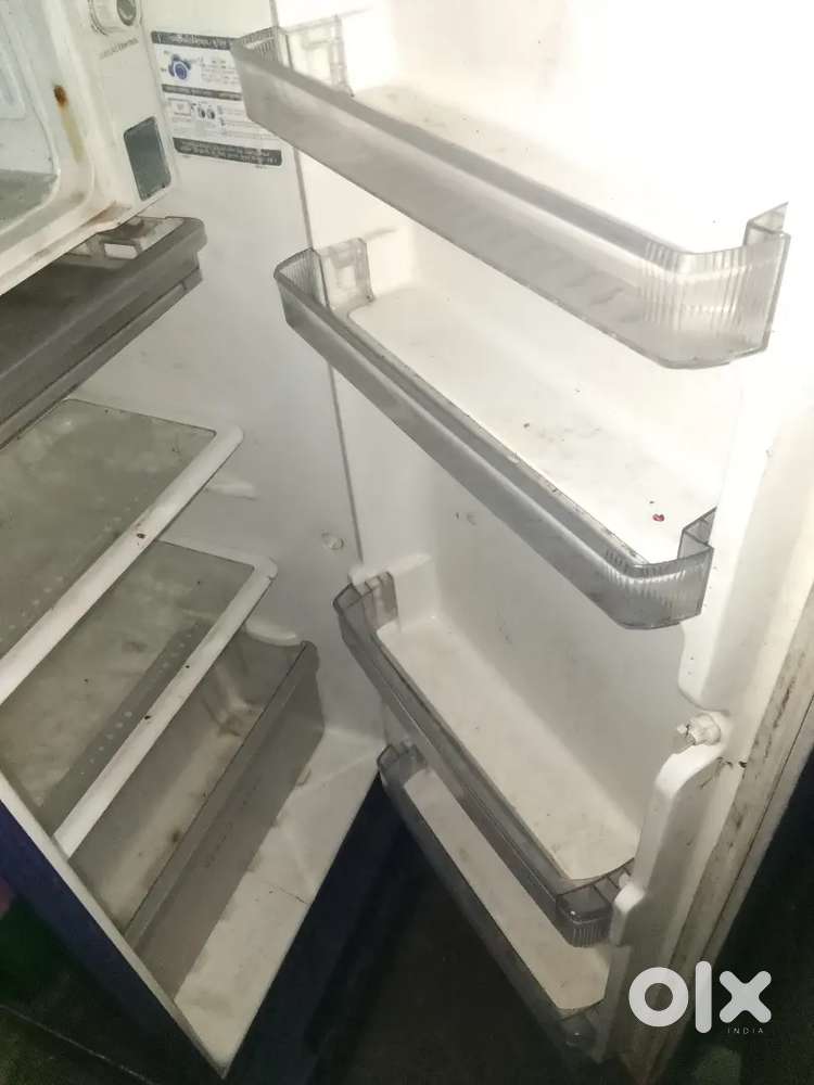 1 door hai 2 saal purana hai baki sab thik hai whirlpool ka hai