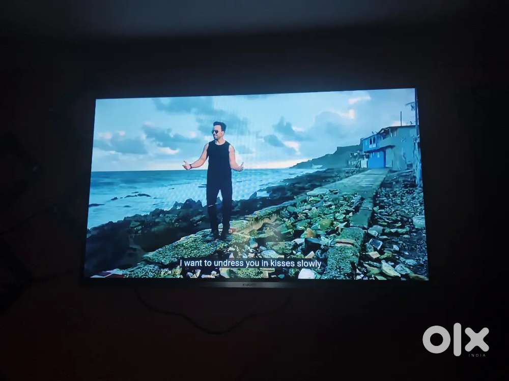 TV EKDAM NAYA HAI Just two months hua hai 32 inch