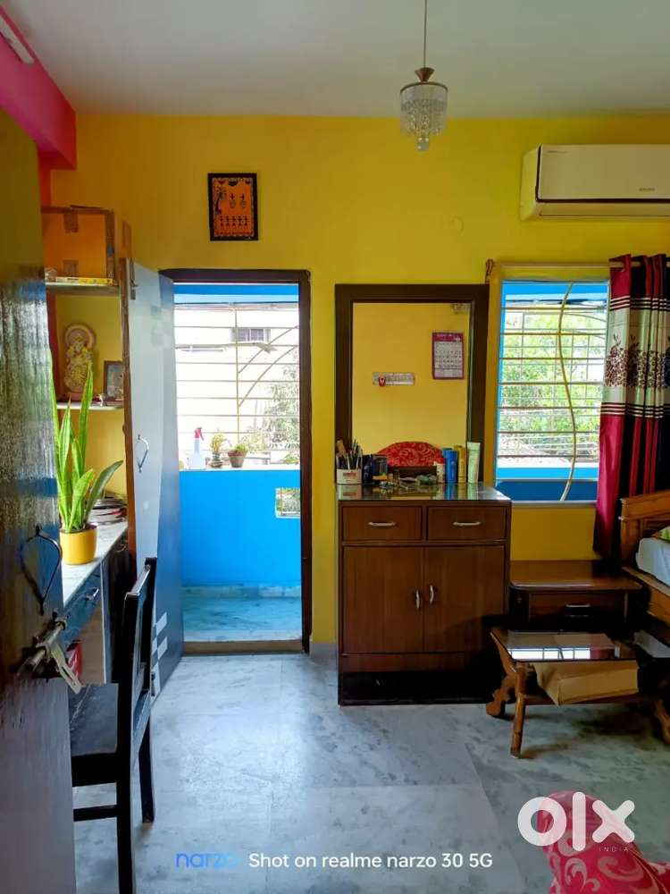 ফ্ল্যাট resale। Sunny, and airy. Independent 2nd(Top) floor.