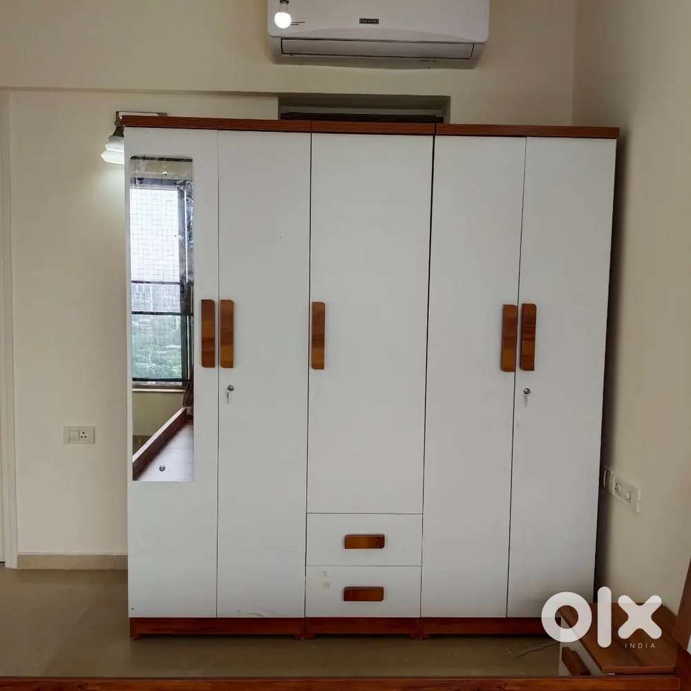 5 door wardrobe 6x6 available in factory prize