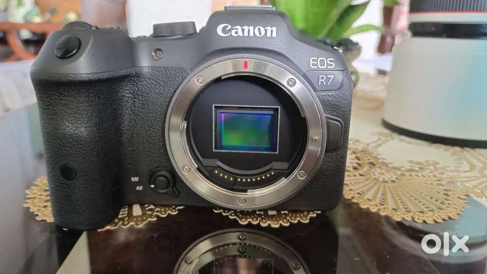 Canon R7 with wareanty