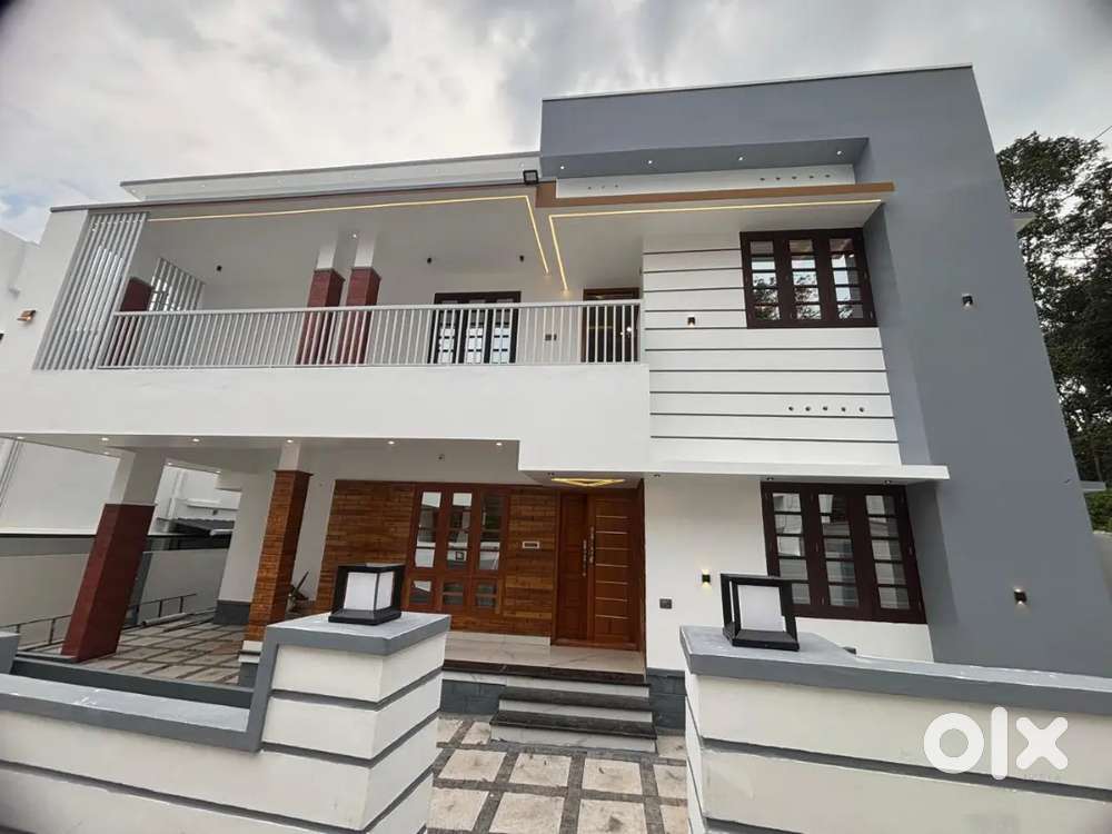 5.2 CENT 4 BHK @ POTHENCODE SREEKARYAM