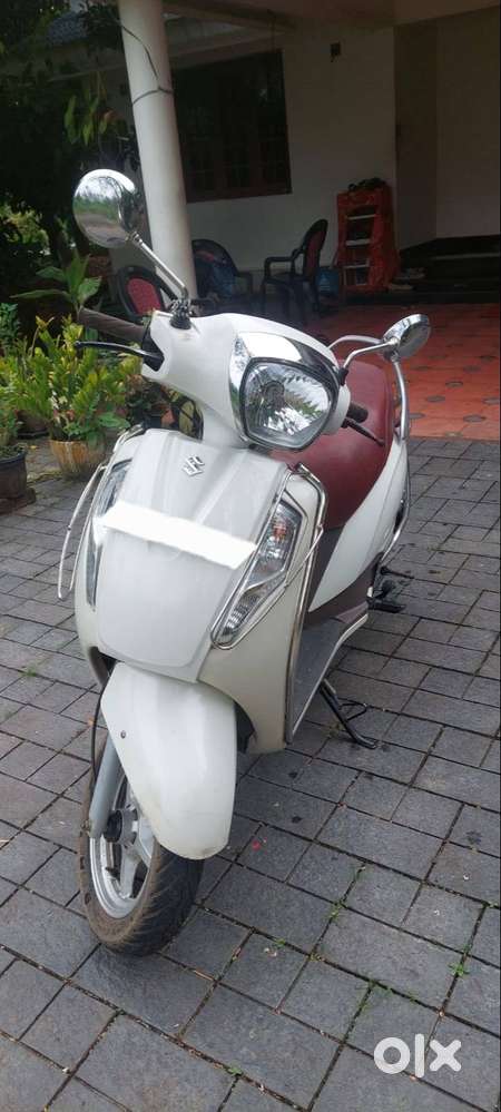 Suzuki Access 125 special edition with front disc brake