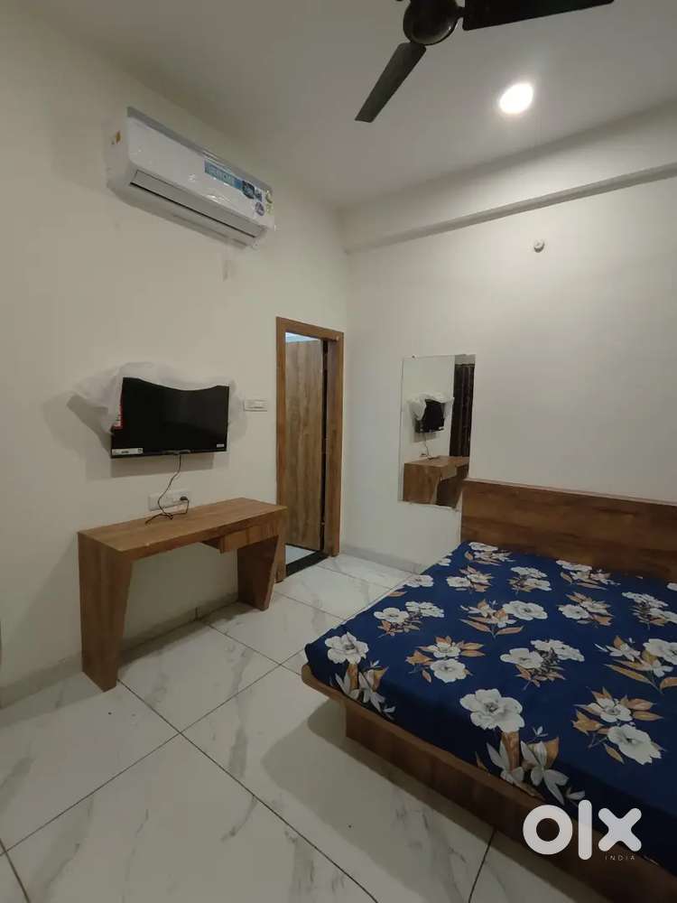 Zero Brokrege Fully Furnished 1Rk Bombay Hospital Square Main Road