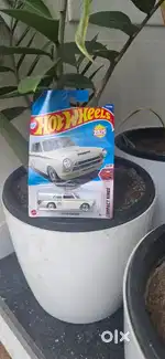 HOT WHEELS