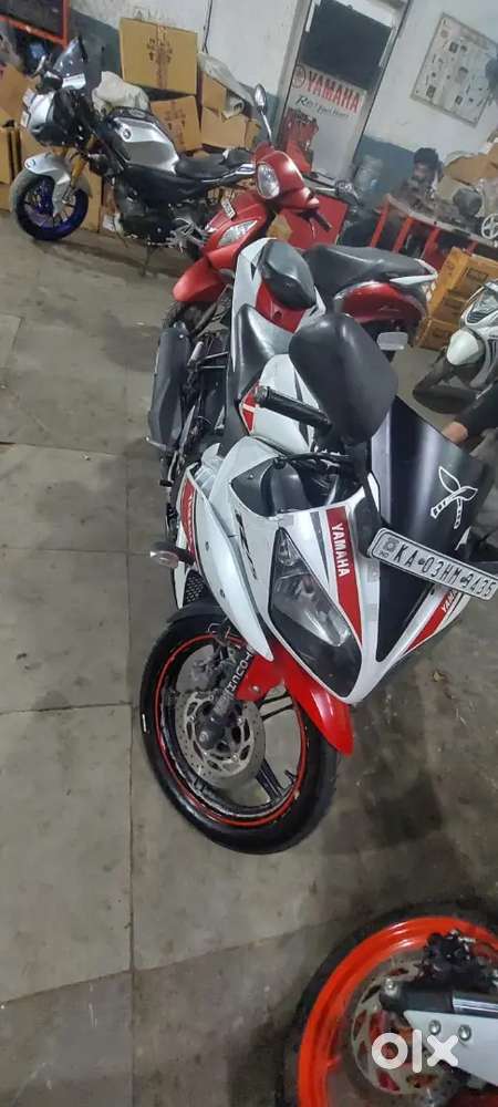 Yamaha R15 V2