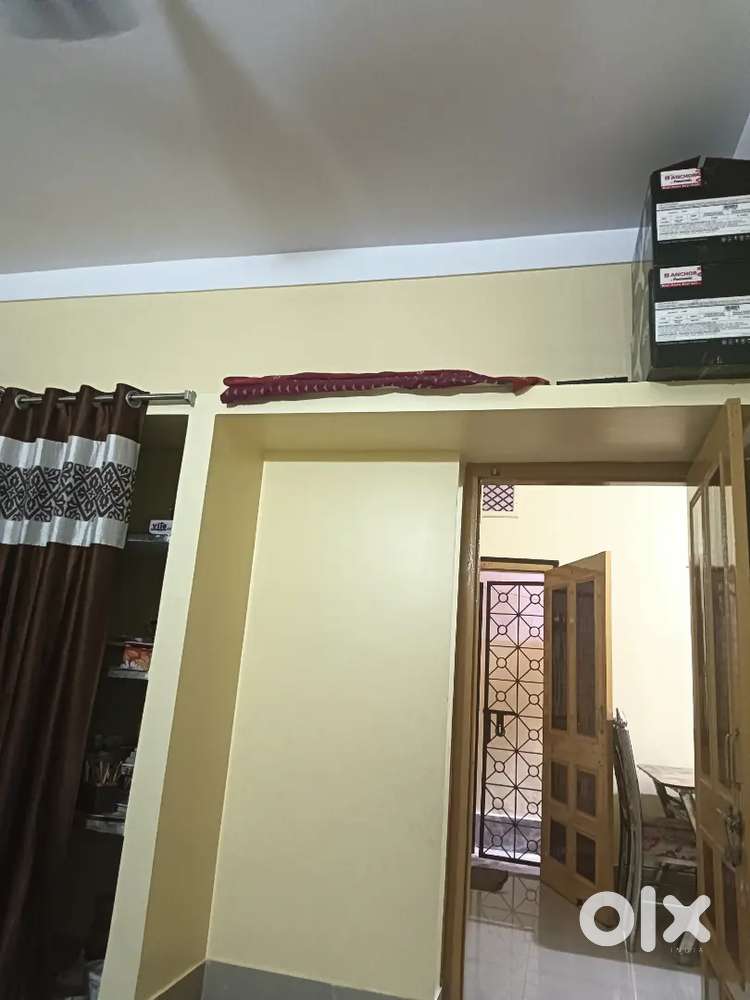 2bhk room, easy access to markets and transportation