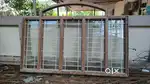 10' x 6' सागवान खिडकी विकण्याची आहे.  विंडो ग्लास व ग्रिल सहित आहे.