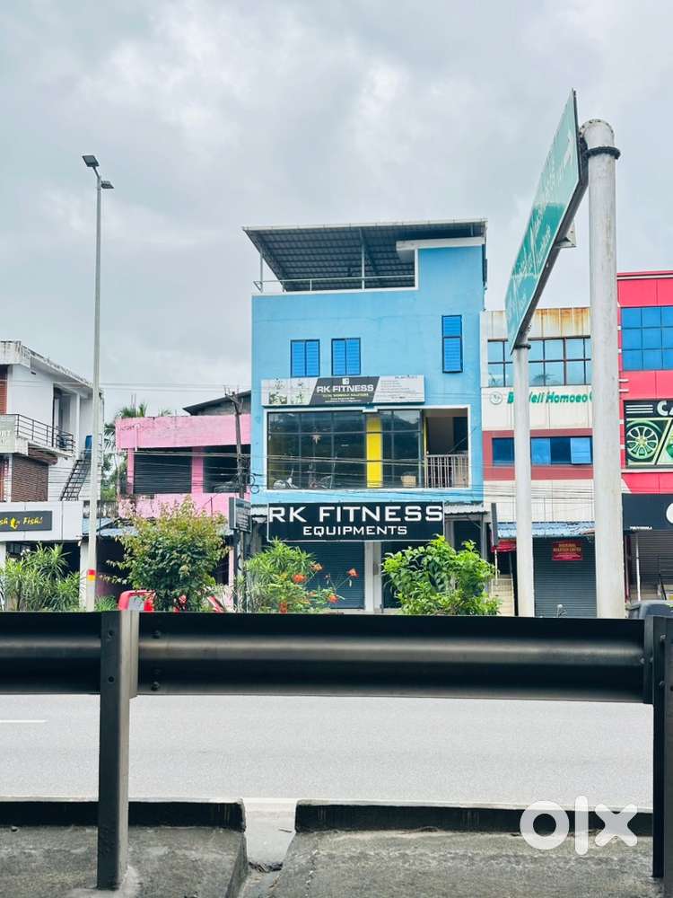 Palakkad piruvusala nh service road side