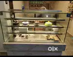Cake dispaly counter