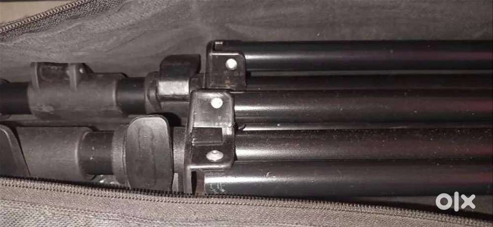 Pair of Boltove Light Stand / Tripod – Perfect for Shoots!