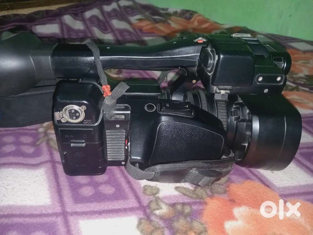 PV 100 video recording camera