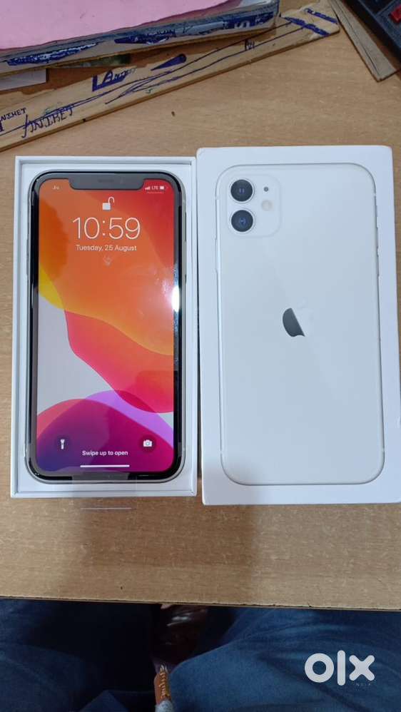 Iphone 11 64 white clean condition