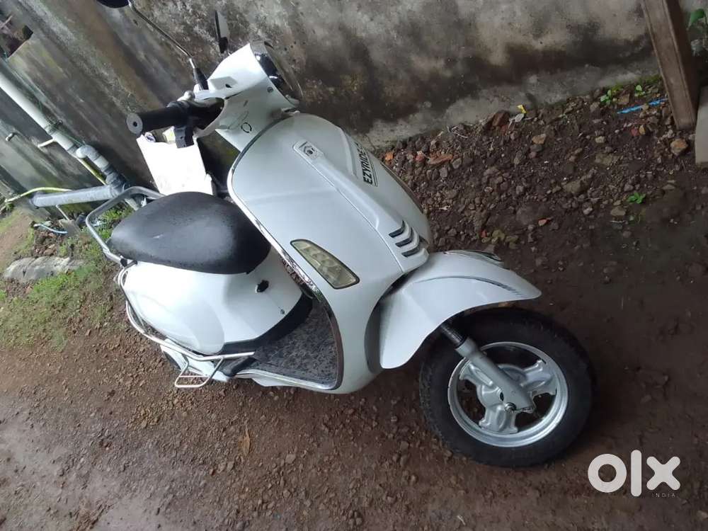 Single charge 80+ km milenge very nice scooter