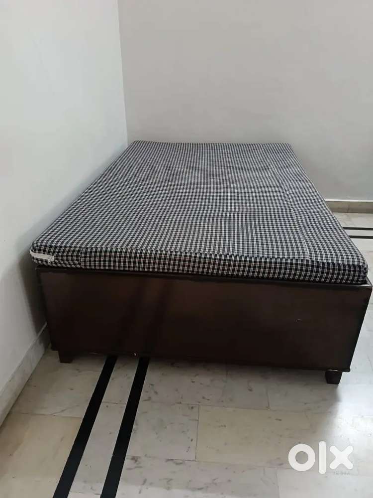Single box bed in fulk size