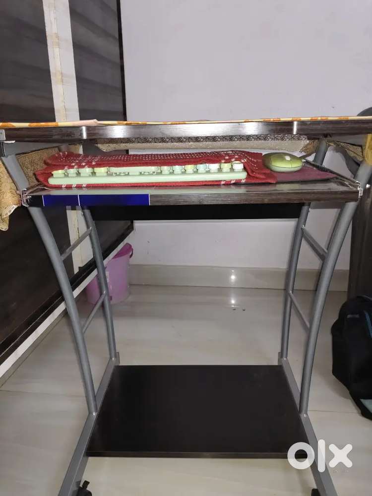 Computer table