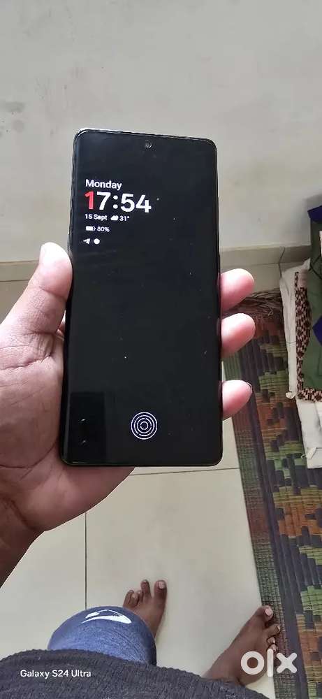 One 11r 5g ,16 ram ,256 gb