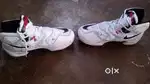 Basketball shoe