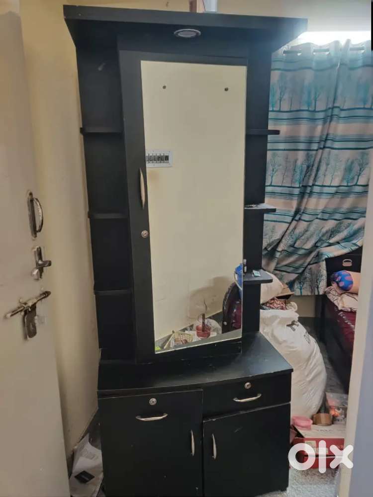Dressing table