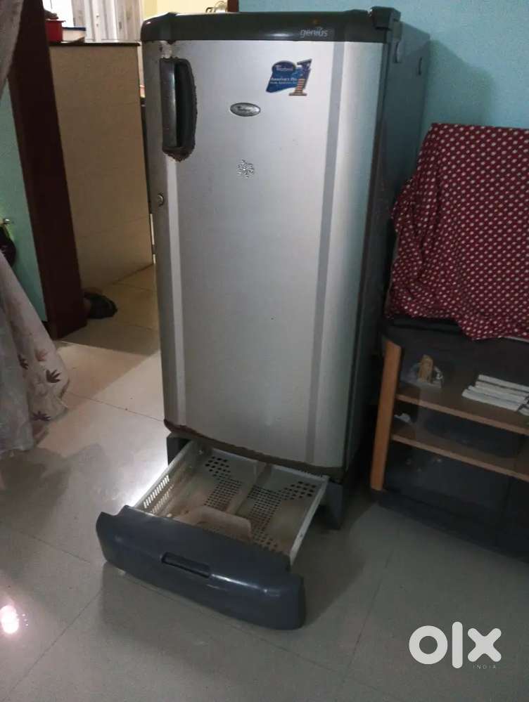 Working Whirlpool genius fridge with tray for sale