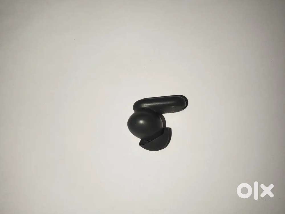 Oneplus nord buds 2r only right earbud.