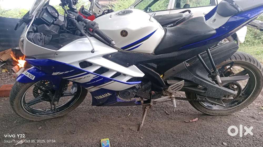Yamaha R15 version 2