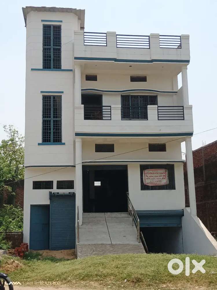 Main road PE All typ office ke liye उपलब्ध हैं