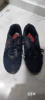Running shoes size-10