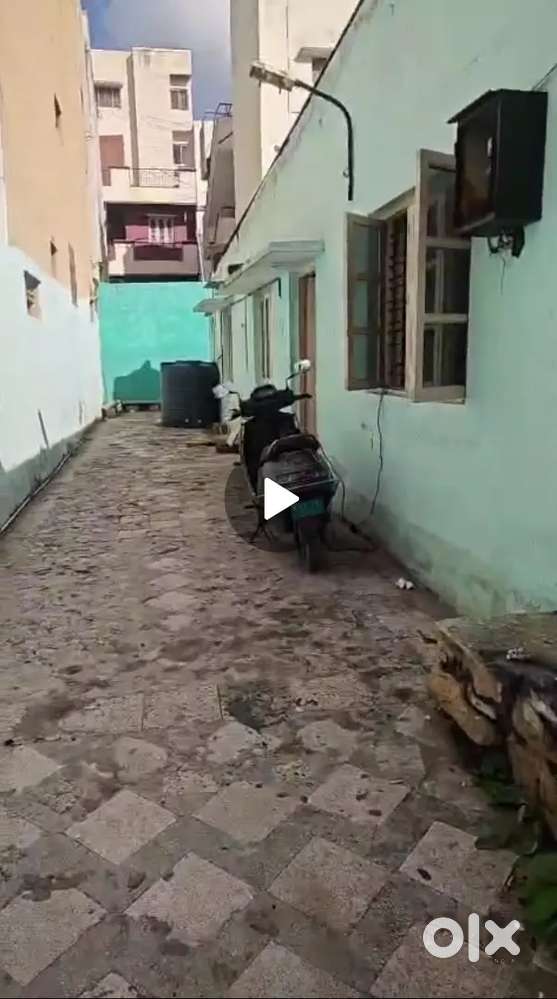 Gordon 700 square feet