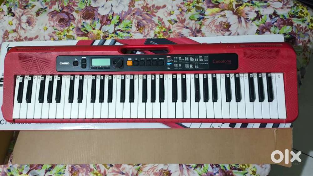 Casio CT-S200 piano + red bag