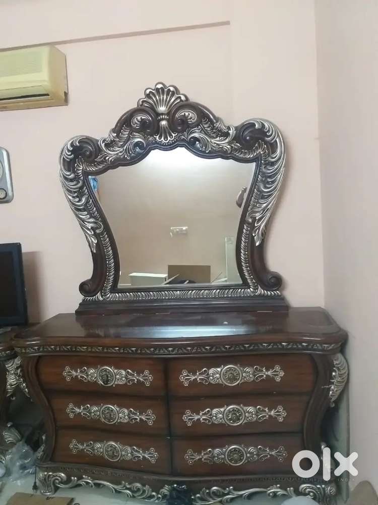 Dressing table(negotiable)