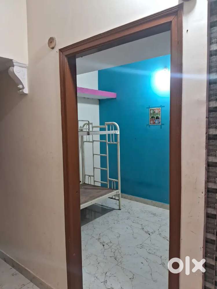 1 bhk for sharing neelsandra near ejipura and mg rod