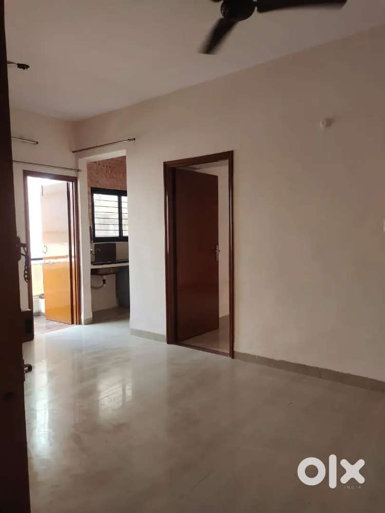 1 BHK DOUBLE SIDE BOLCONY FULLY VENTILATION PRIME LOCATION MAIN GATE