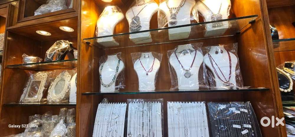 FEMALE STAFF (SALES GIRL) NEEDED FOR SELLING SILVER ORNAMENTS AT SHOP